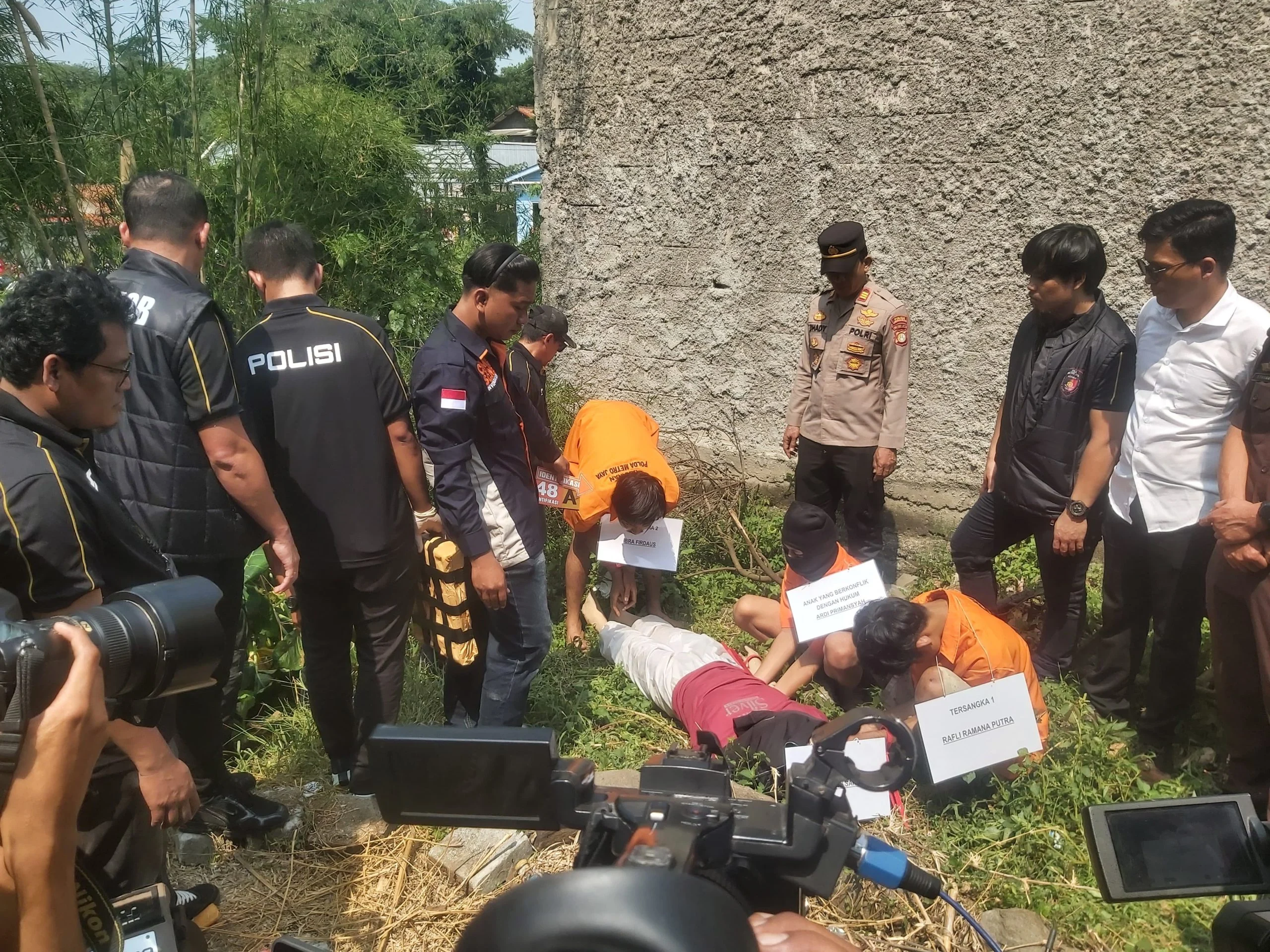 Pembunuhan dan Teknologi: Dua Berita yang Menggemparkan