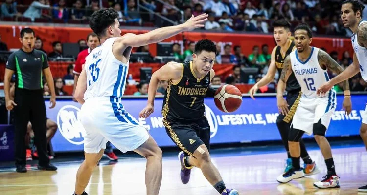 Pemilik Nottingham Forest Terlibat Perkelahian di Pertandingan Bola Basket, Sementara Italia Regenerasi Timnas dan Persib Bandung Hadapi Kemungkinan Kehilangan Federico Barba