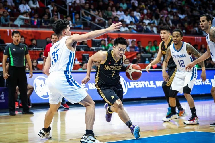 Pemilik Nottingham Forest Terlibat Perkelahian di Pertandingan Bola Basket, Sementara Italia Regenerasi Timnas dan Persib Bandung Hadapi Kemungkinan Kehilangan Federico Barba
