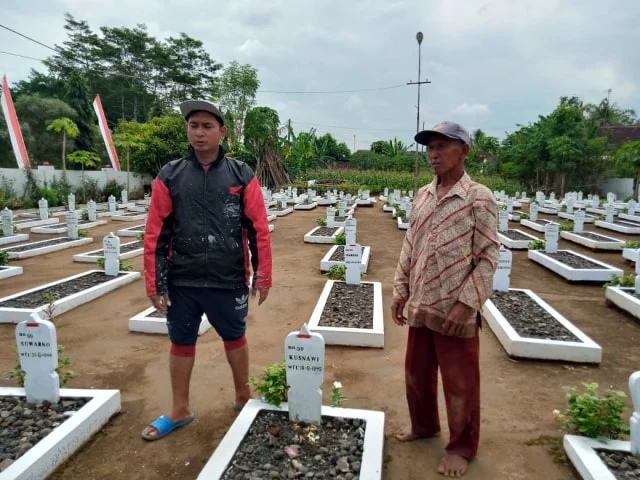 Pengabdian Tanpa Bayaran: 18 Tahun Juru Kunci Makam Disabilitas di Kudus Jadi Penjaga Kehormatan Akhir Hayat