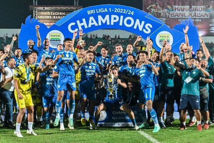 Persib Bandung Selangkah Lagi Menjadi Juara Liga Indonesia: Antusiasme Bobotoh dan Persiapan Pawai Kemenangan