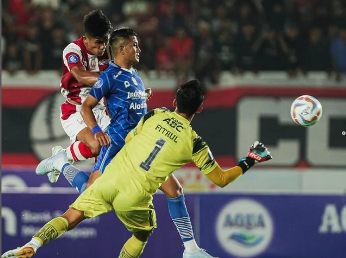 Persib Bandung Ungguli Persija Jakarta 2-1 di Babak Pertama, Persaingan Gelar Juara Semakin Mengerucut