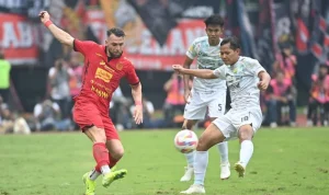 Persib vs Bhayangkara: Kemenangan Dramatis, Kontroversi Rasisme, dan Dampaknya pada Puncak BRI Super League