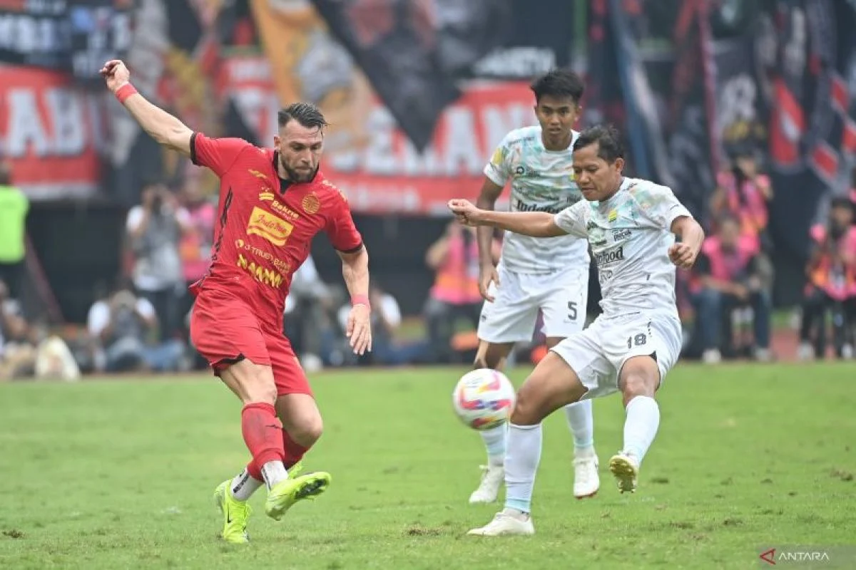 Persib vs Bhayangkara: Kemenangan Dramatis, Kontroversi Rasisme, dan Dampaknya pada Puncak BRI Super League