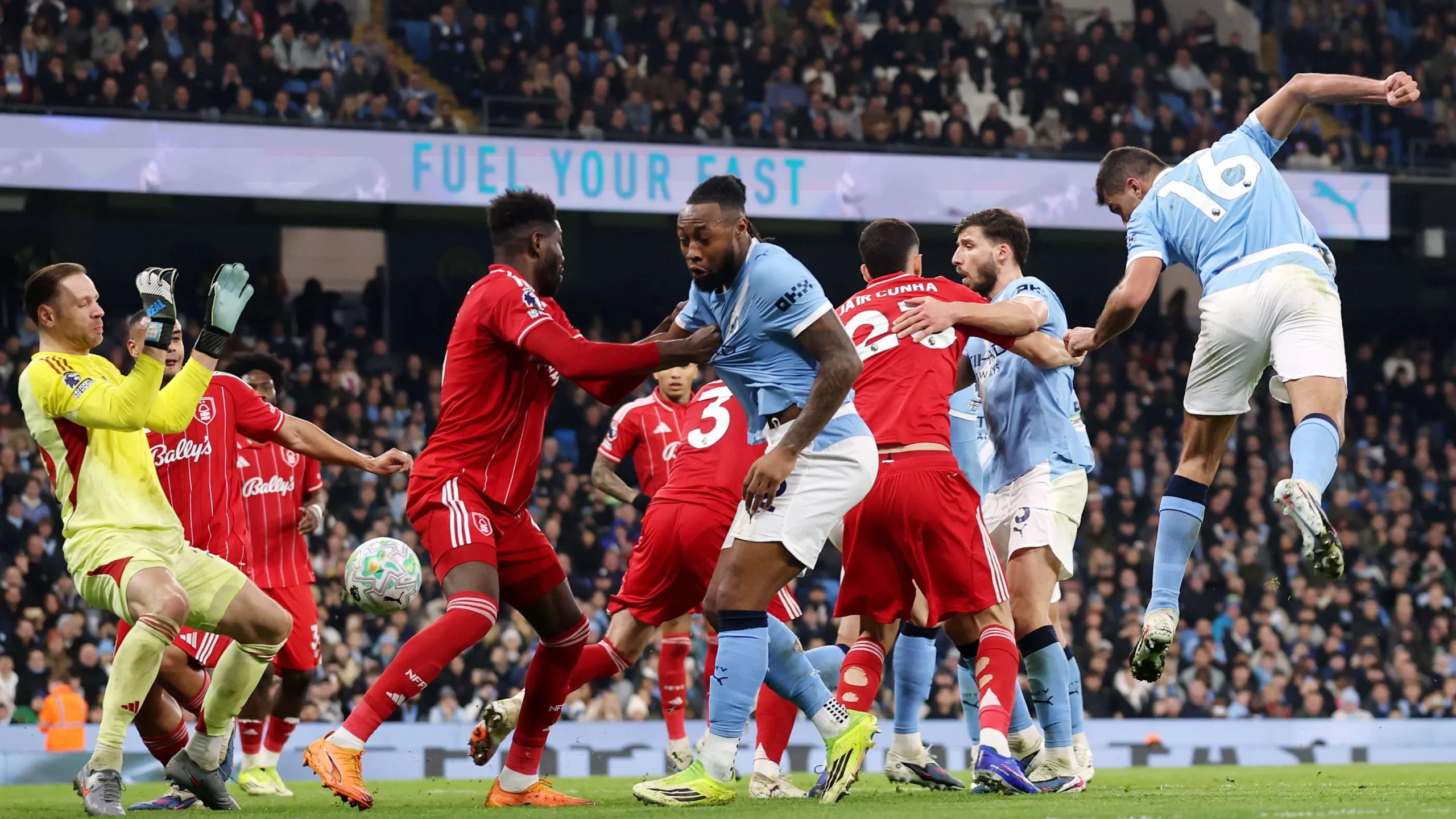 Pertarungan Sengit di Liga Inggris: Man City, Arsenal, dan Tottenham Berebut Gelar