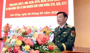 Perwira Muda Angkatan Bersenjata Vietnam-Laos-Kamboja: Persahabatan Erat, Melangkah Mantap Menuju Masa Depan