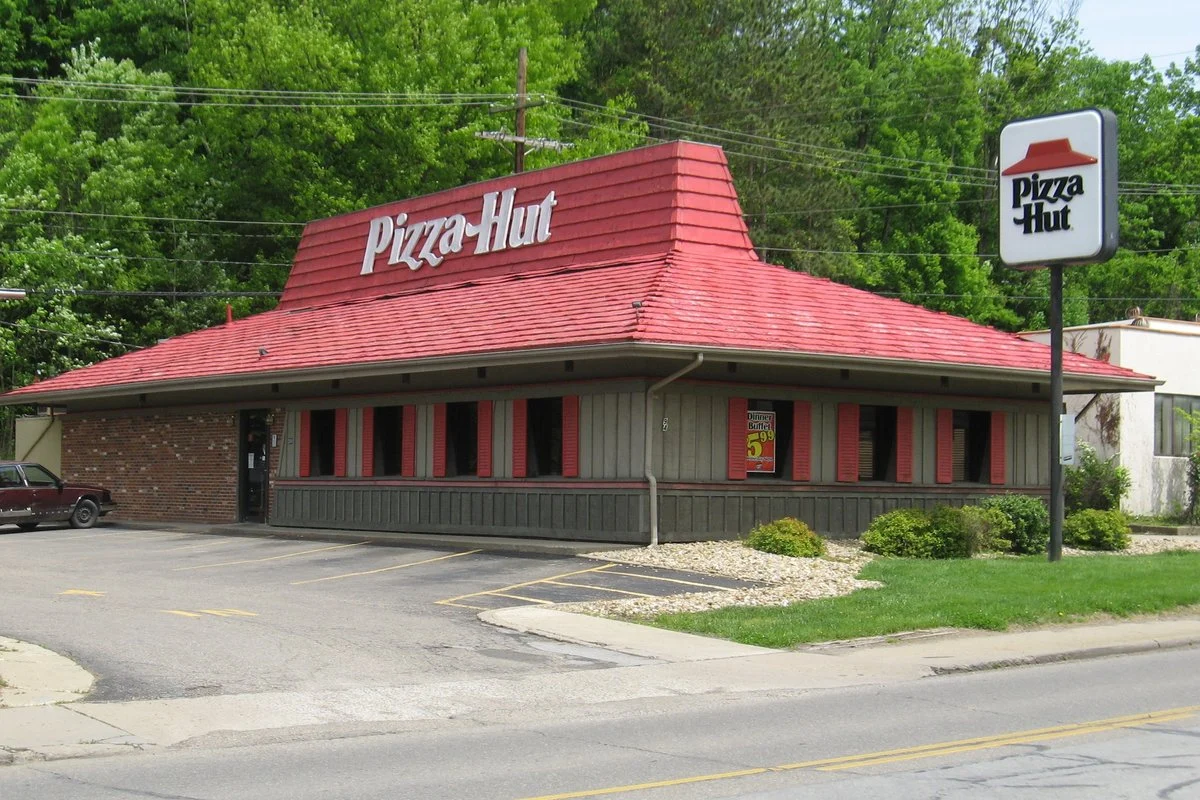 Pizza Hut Kembali ke Era 90-an dengan Desain Retro di Northwest Iowa