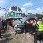 Polisi Periksa 39 Saksi Kecelakaan Kereta di Stasiun Bekasi Timur, Nasib Sopir Taksi Green SM?