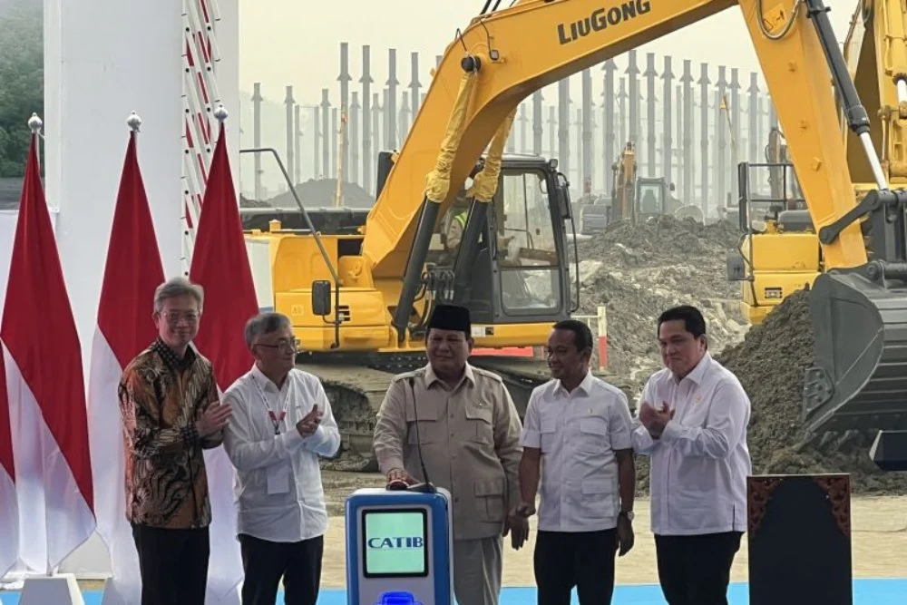 Prabowo Resmikan 13 Proyek Hilirisasi Rp116 Triliun di Cilacap: Transformasi Ekonomi Nasional