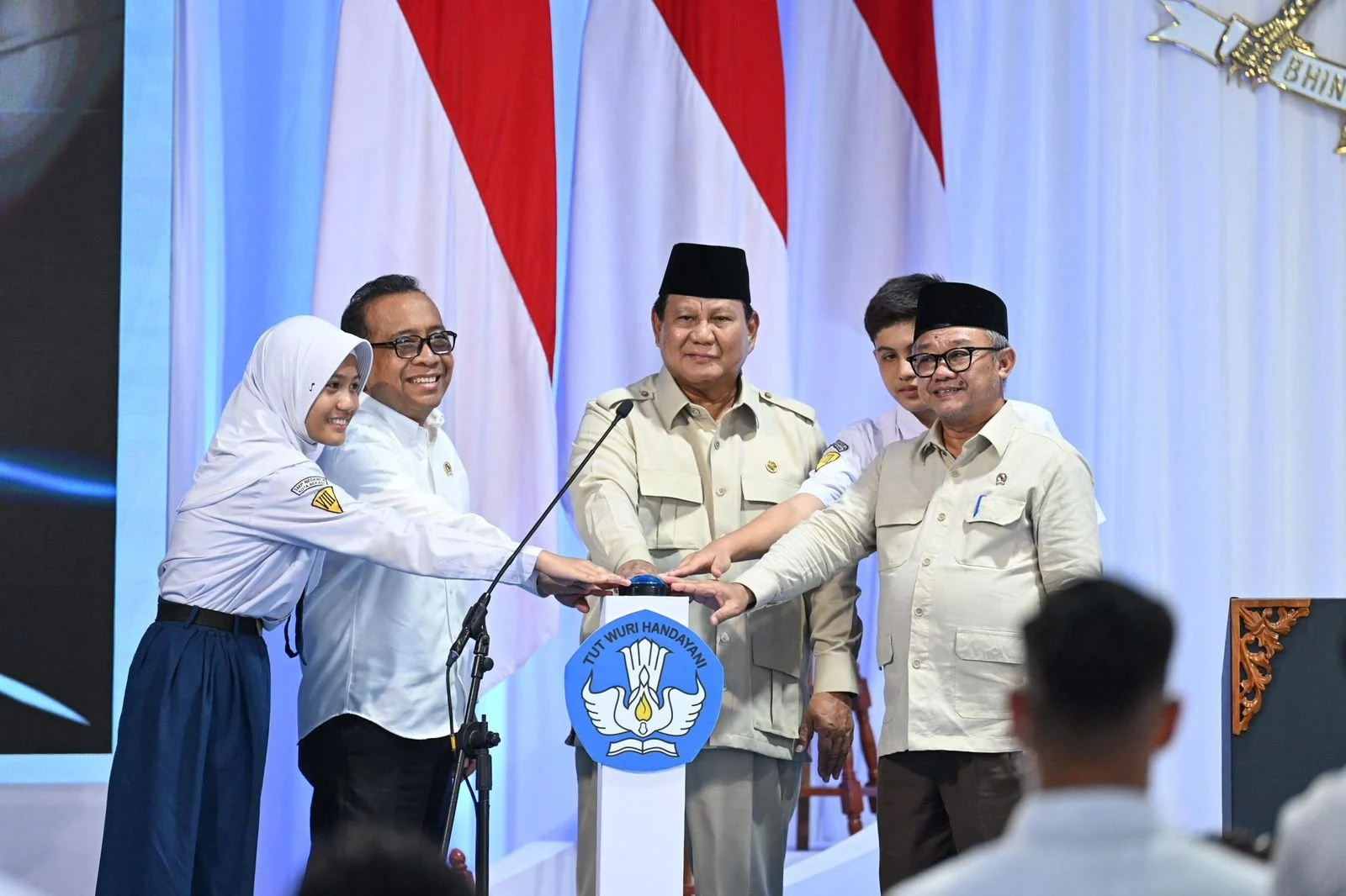 Prabowo Tekankan Investasi Pendidikan Besar-Besaran: Renovasi 288 Ribu Sekolah dan Transformasi Digital Nasional
