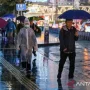 Ramalan Cuaca Hari Ini: Hujan Ringan Mengguyur Jakarta, Petir Mengancam 7 Daerah Jatim - Waspada!