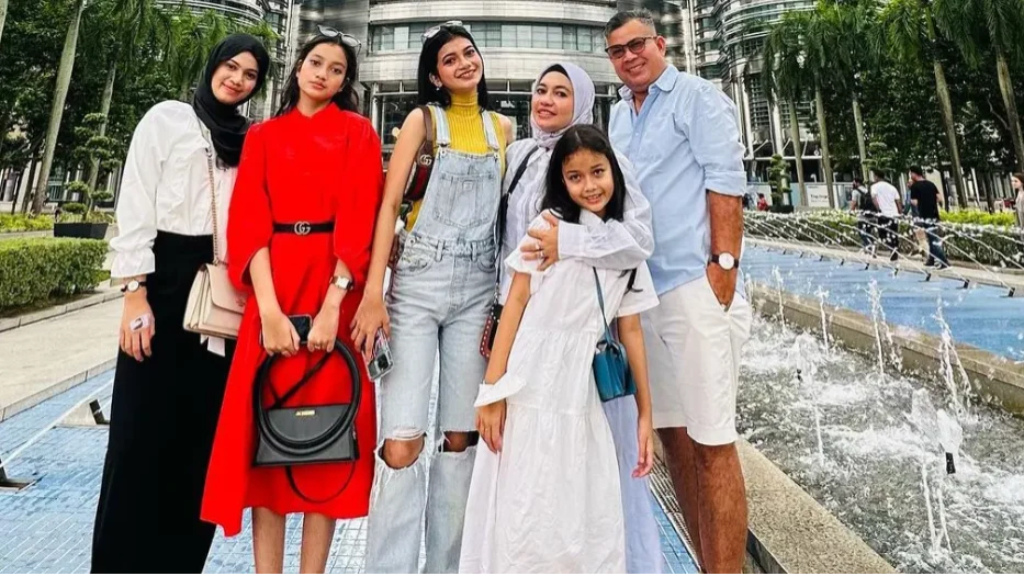 Ratu Sofya: Polemik Keluarga dan Karir yang Mengalami Pasang Surut