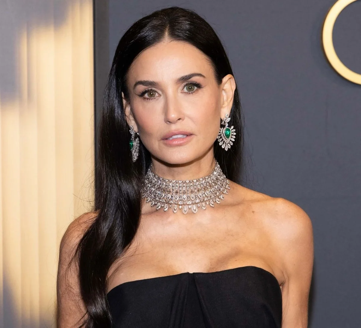 Red Sparks Menggemparkan Dunia: Dari Demi Moore hingga Skandal 'Beastie House'