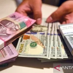 Rupiah Melemah, Hanya Butuh $57 untuk Jadi Miliuner di Indonesia