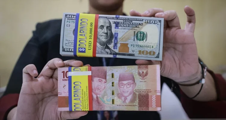 Rupiah Melemah, Sentimen Eksternal dan Domestik Jadi Penyebab