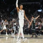 San Antonio Spurs Tampilkan Kehebatan di Game 1 Western Conference Finals