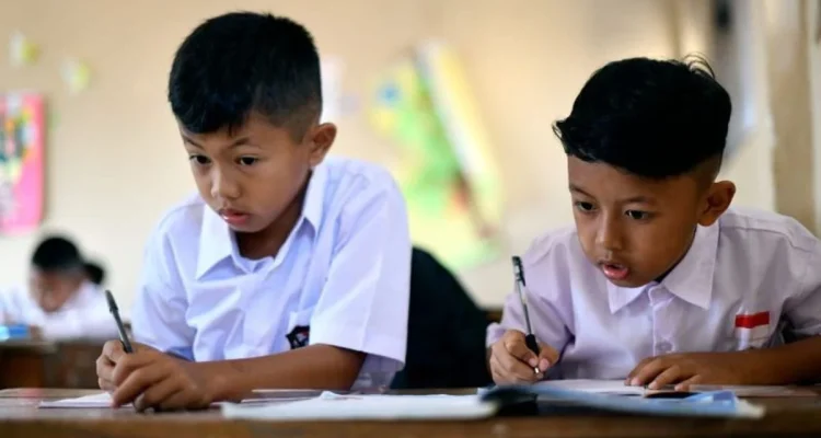 Sekolah Dasar di Indonesia: Antara Kerusakan dan Prestasi