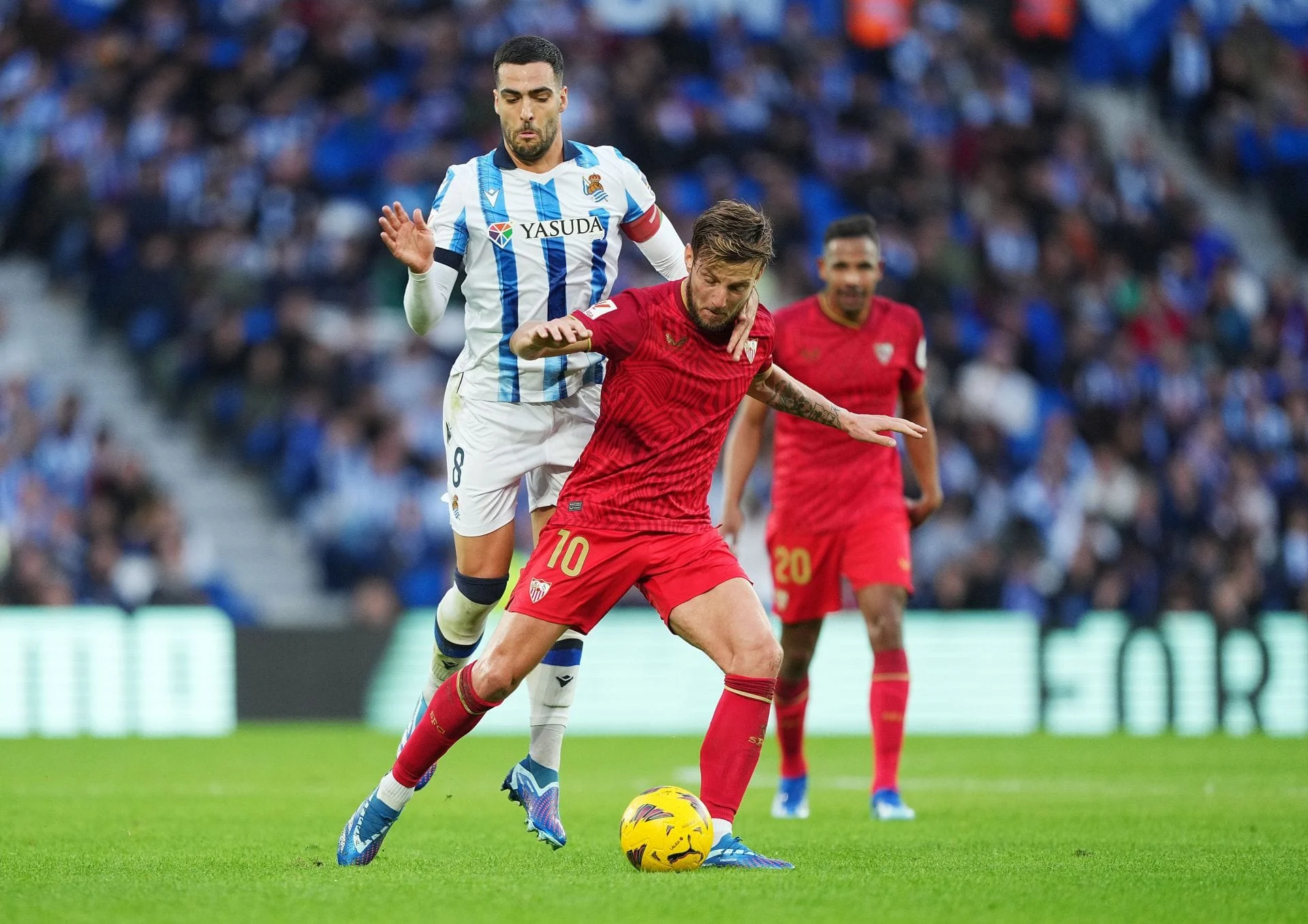 Sevilla vs Real Sociedad: Alex Sánchez Selamatkan Tim dari Zona Degradasi