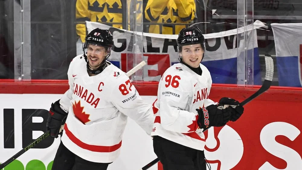 Sidney Crosby Puas Bermain di Samping Macklin Celebrini