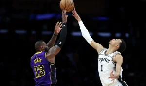 Spurs Kalah Tipis, Victor Wembanyama Cetak Rekor Blok Playoff 12 Kali di Game 1