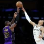 Spurs Kalah Tipis, Victor Wembanyama Cetak Rekor Blok Playoff 12 Kali di Game 1