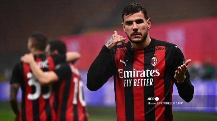 Theo Hernandez Siap Kembali ke Serie A, Juventus dan AC Milan Tertarik