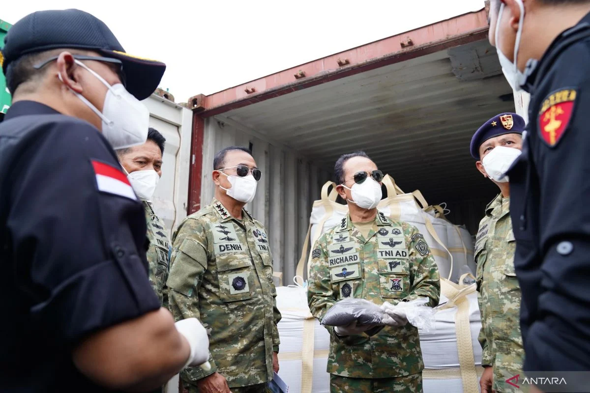 TNI AL Gagalkan Penyelundupan Mineral Ilegal di Batam, Panglima TNI Jenderal Agus Subiyanto Beri Lampu Hijau untuk Memberantas Begal