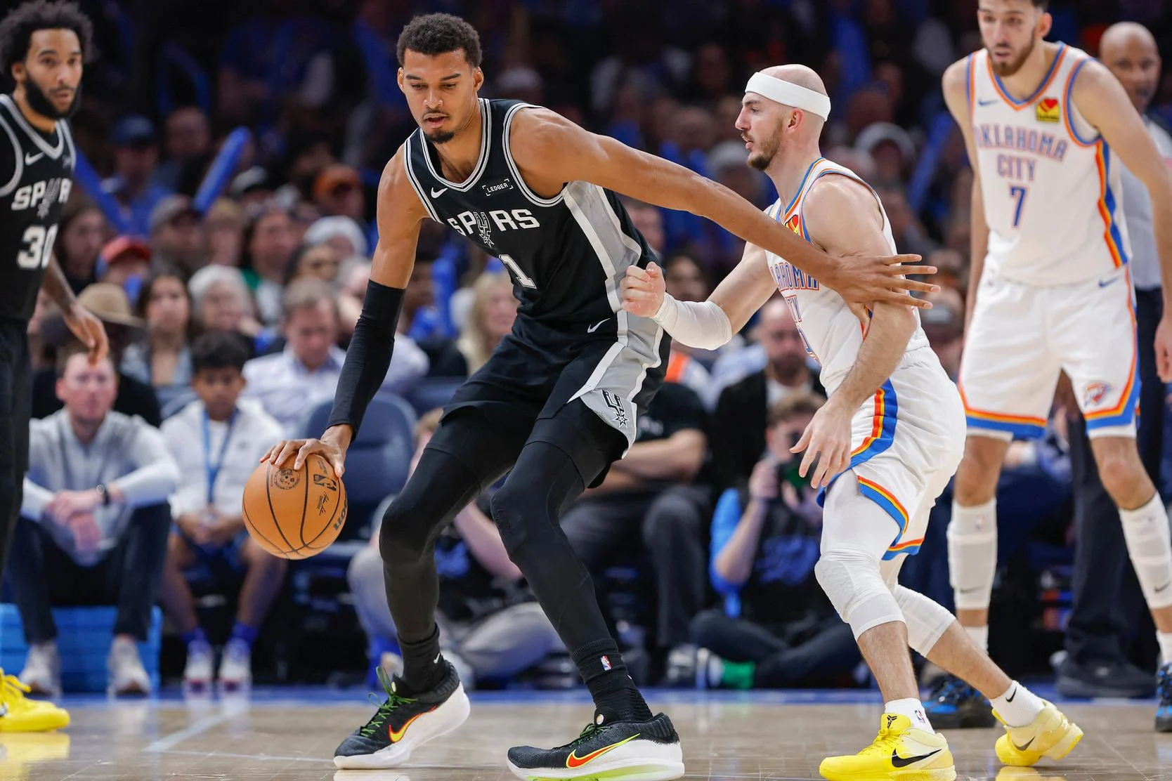 Wembanyama Pukau, Spurs Taklukkan Thunder di Game 1