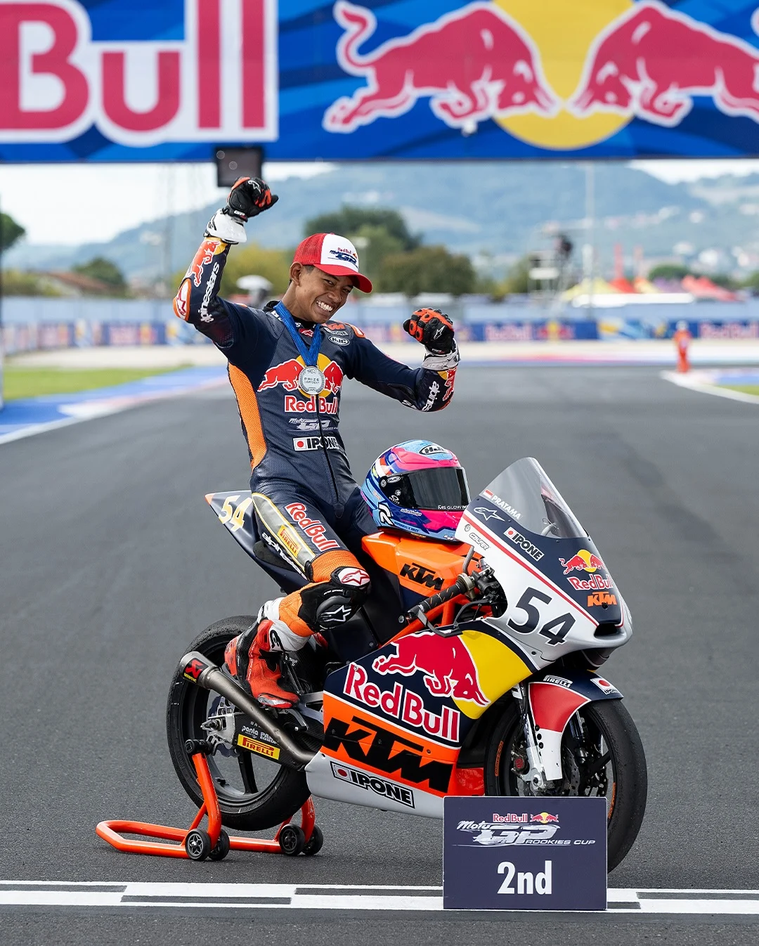Adrian Fernandez Didiskualifikasi 6 Balapan Moto3 2026, Veda Ega Naik ke Posisi 3