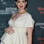 Anne Hathaway Mengumumkan Kehamilan Ketiga dengan Video yang Menggemaskan