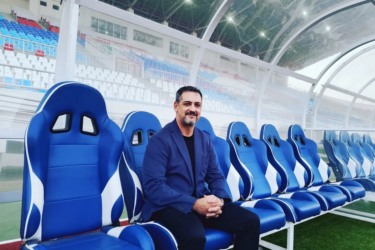 Arema FC Berencana Pertahankan Pelatih Marcos Santos untuk Membangun Fondasi Jangka Panjang