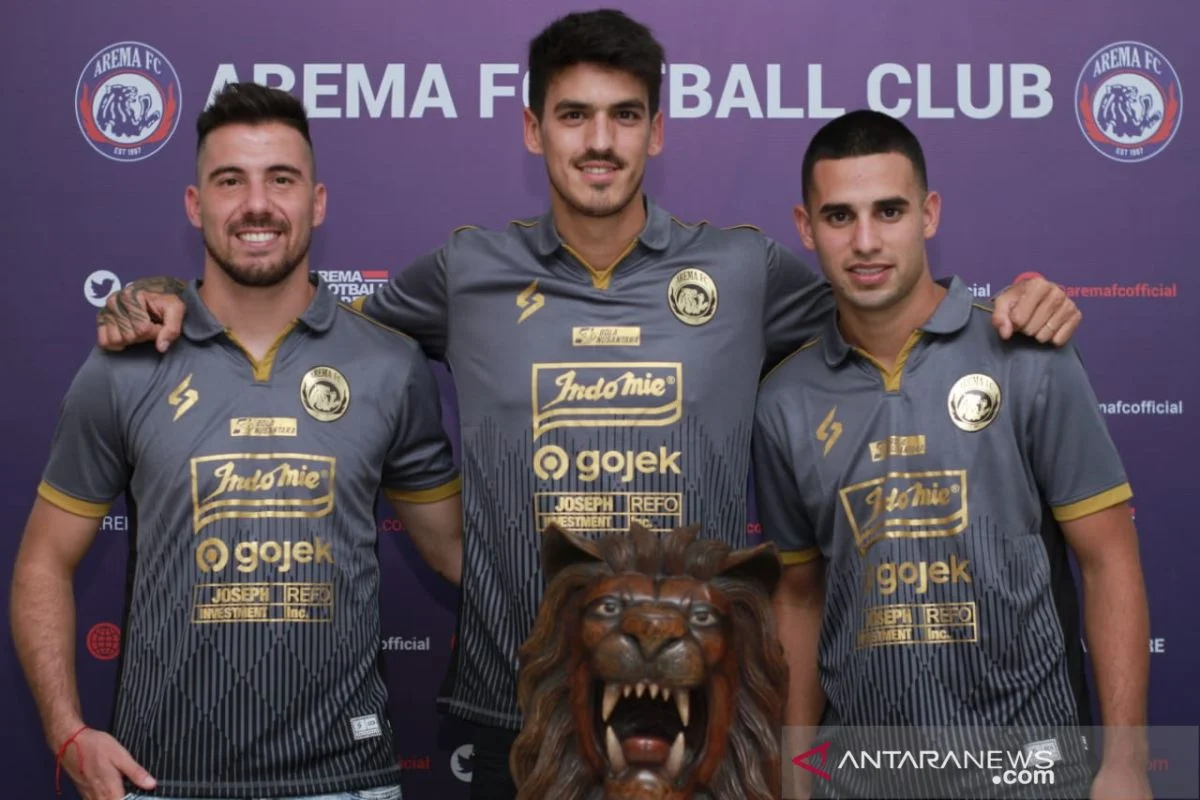 Arema FC Lepas Tiga Pemain Asli Malang, Harga BBM Naik, dan Berita Lainnya