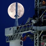 Bulan Biru dan Ledakan Roket: Antara Kegagalan dan Keberhasilan