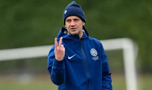 Cristian Chivu: Strategi Transfer Inter Milan untuk Menghadapi Kepindahan Denzel Dumfries