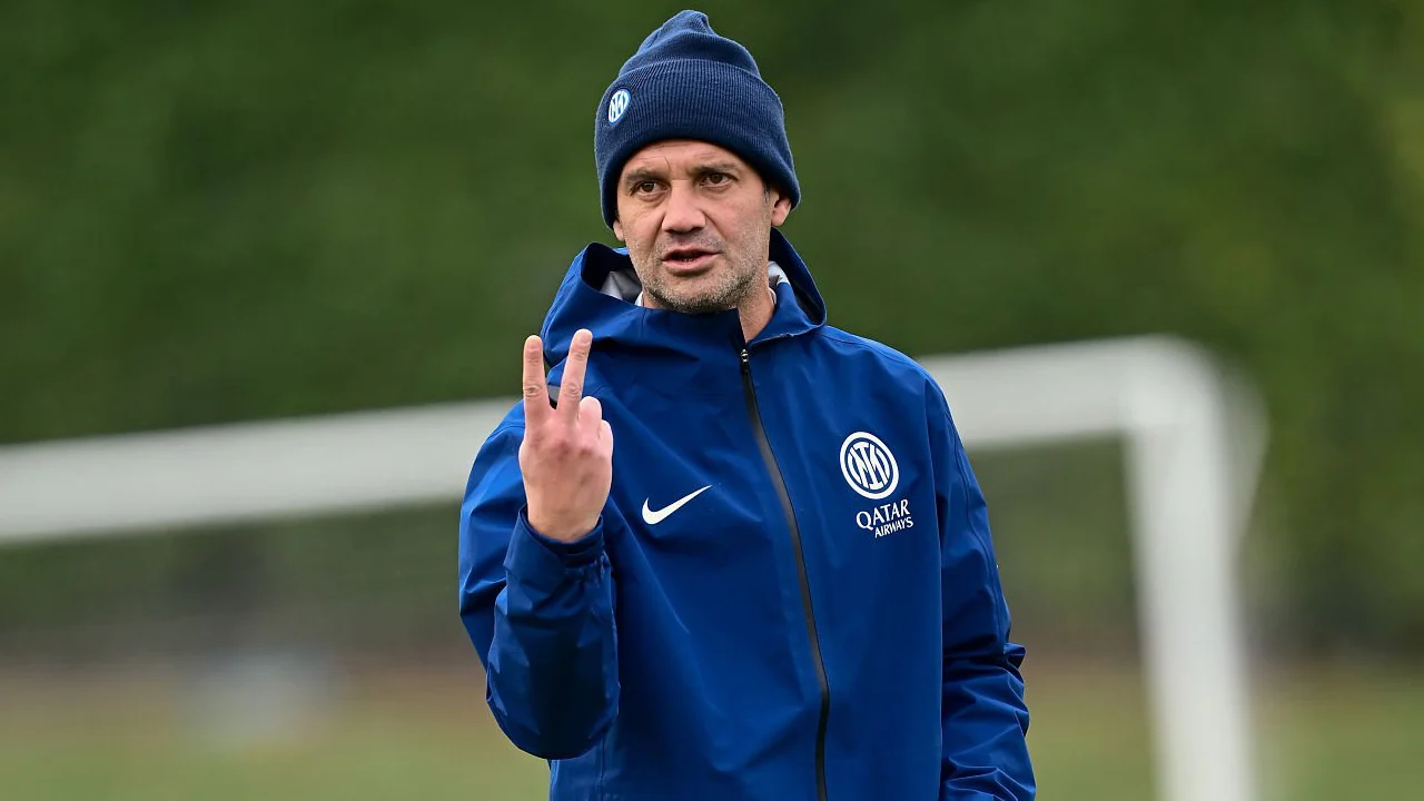 Cristian Chivu: Strategi Transfer Inter Milan untuk Menghadapi Kepindahan Denzel Dumfries