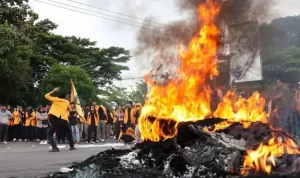 Demo Mahasiswa di Berbagai Daerah: Tuntutan dan Kericuhan