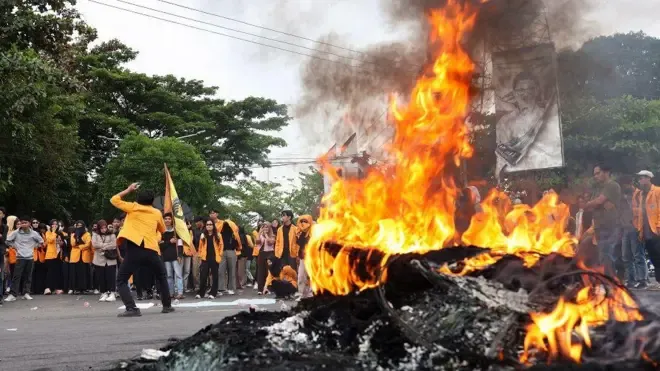 Demo Mahasiswa di Berbagai Daerah: Tuntutan dan Kericuhan
