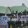 Demo Mahasiswa di Depan Gedung DPR: Tuntutan Perbaikan Ekonomi dan Demokrasi