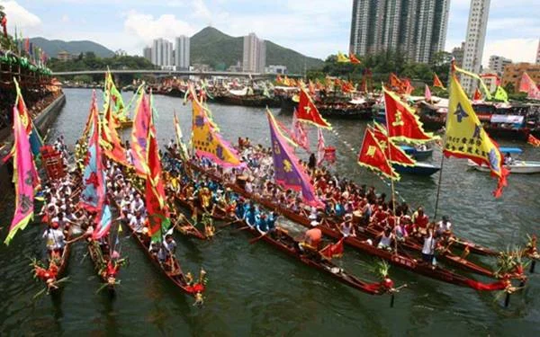 Festival Perahu Naga: Sebuah Perayaan Tradisional Tiongkok yang Meriah