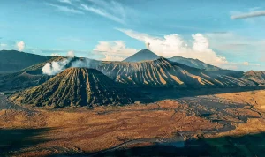 Gunung Semeru: Menghadapi Tantangan dan Menjaga Kelestarian
