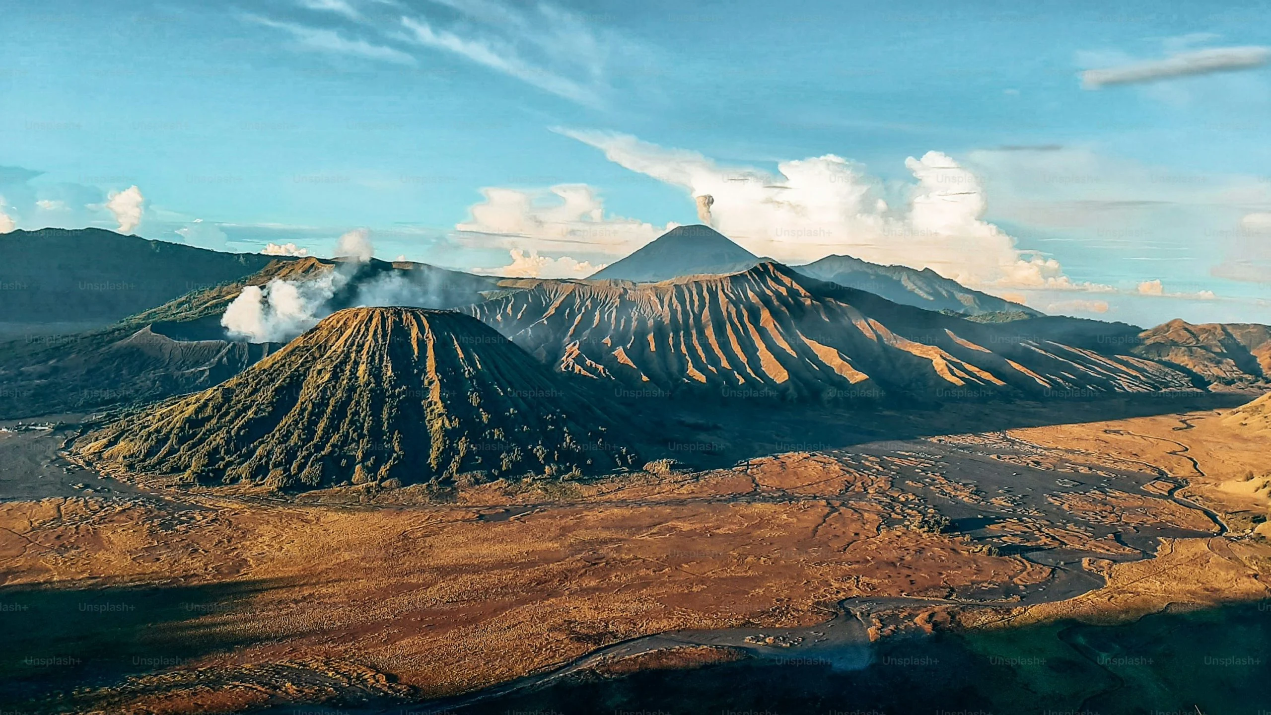 Gunung Semeru: Menghadapi Tantangan dan Menjaga Kelestarian