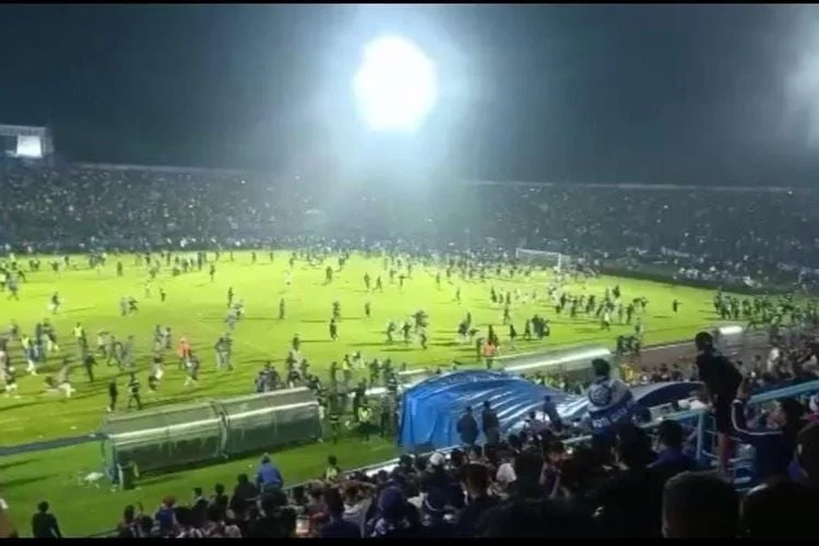 Hitze Melanda, FIFA Melarang Penggunaan Botol Air Kosong di Stadion