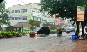 Hujan Deras dan Angin Kencang Melanda Indonesia, Warga Diimbau Waspada
