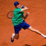Jannik Sinner Mengalami Kondisi Darurat di Roland Garros, Sementara Maja Chwalinska Melompat ke Peringkat 21 Dunia
