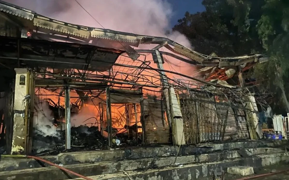 Kebakaran Hebat Melanda Pasar Tulikup Gianyar, 7 Kios Hangus