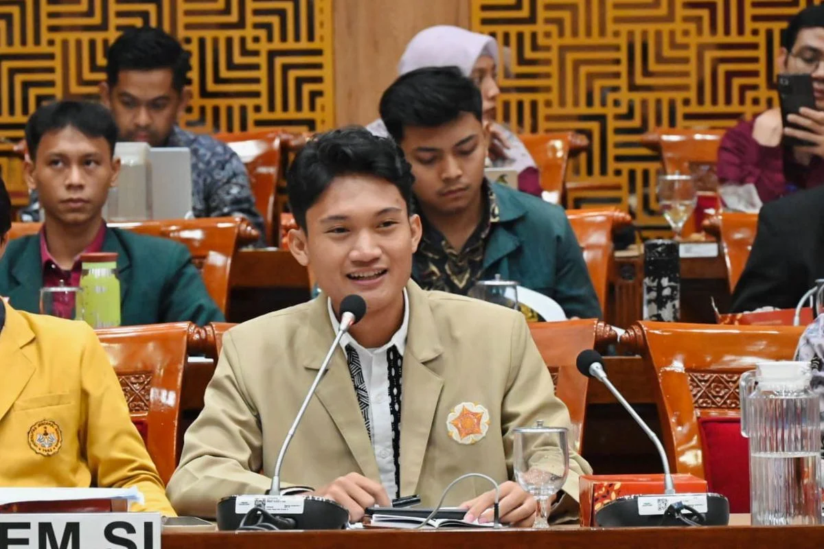 Ketua BEM UGM 2025 Tiyo Ardianto Temukan Alat Pelacak di Bawah Mobilnya