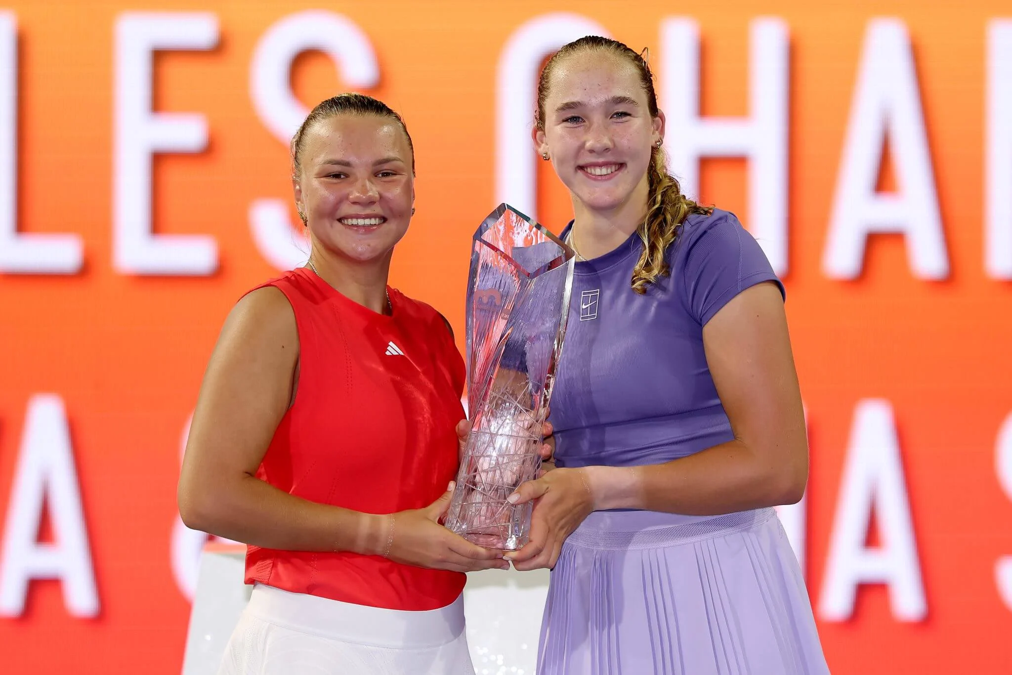 Maja Chwalińska Stuns Diana Shnaider to Set Up French Open Final with Mirra Andreeva