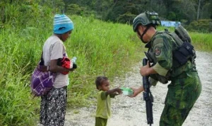 Marinir TNI AL Gelar Patroli Humanis di Paniai Papua Tengah