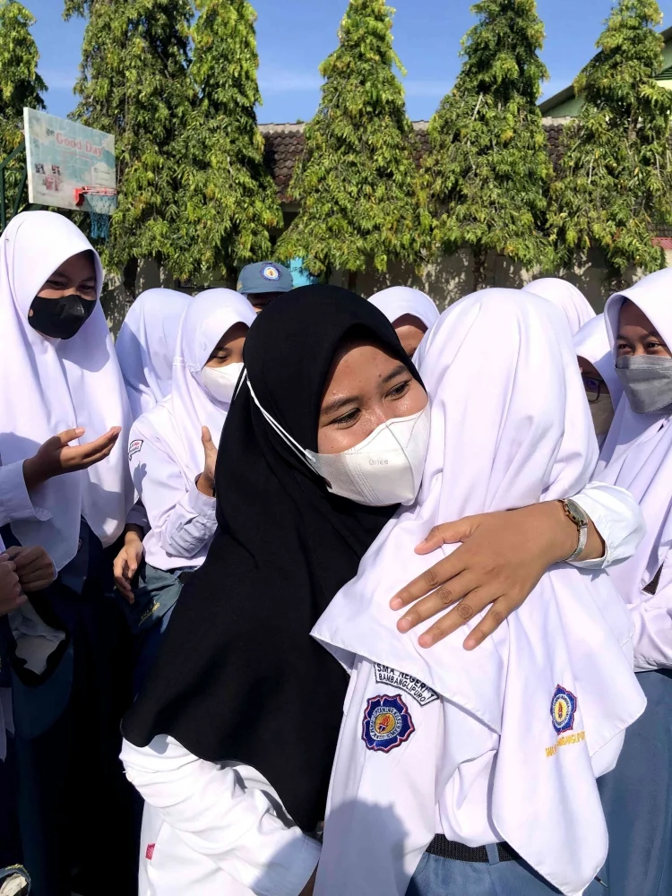 Mengangkat Derajat Keluarga Melalui Pendidikan: Kisah Inspiratif Rosmi dan Mutmainnah