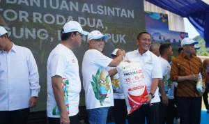 Menteri Pertanian Andi Amran Sulaiman Langsung Mengatasi Kelangkaan Pupuk dan Persoalan Irigasi